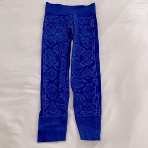 Women’s Lululemon Blue Snakeskin Print Legging, Size 4